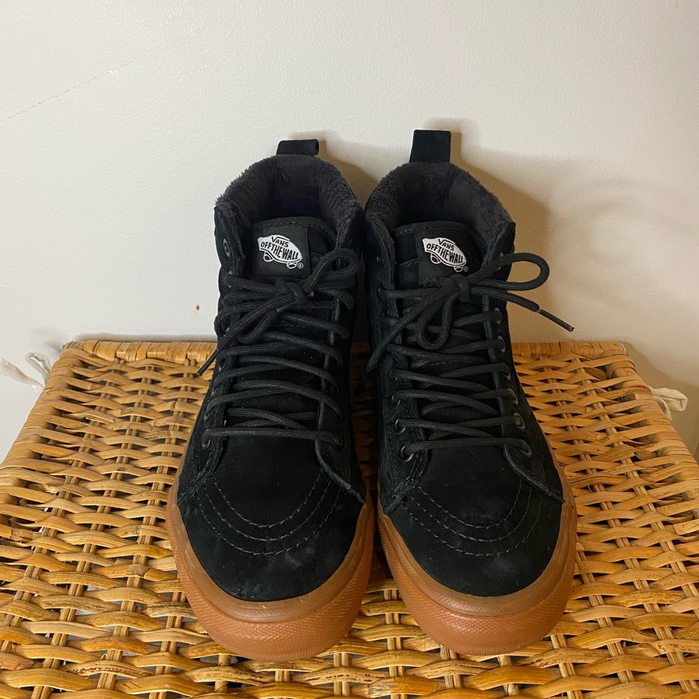 Vans Fur Lined/Winter Insulated High-Top Shoe- Size 8.5 (Women’s)